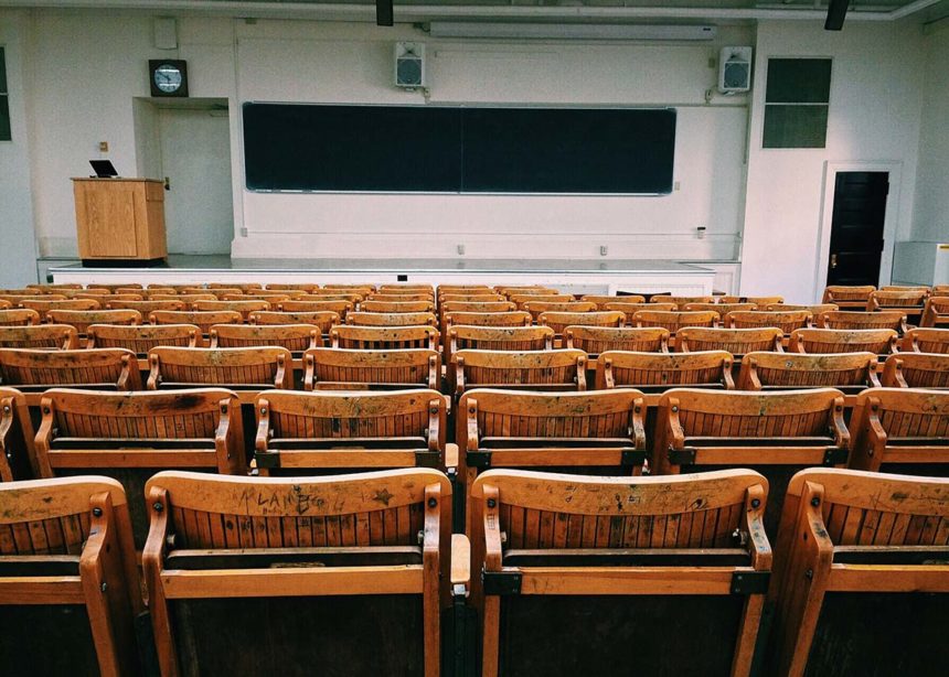«Mi hijo es Asperger. Si insisten en rebajarle la discapacidad, tendrá que dejar la universidad»